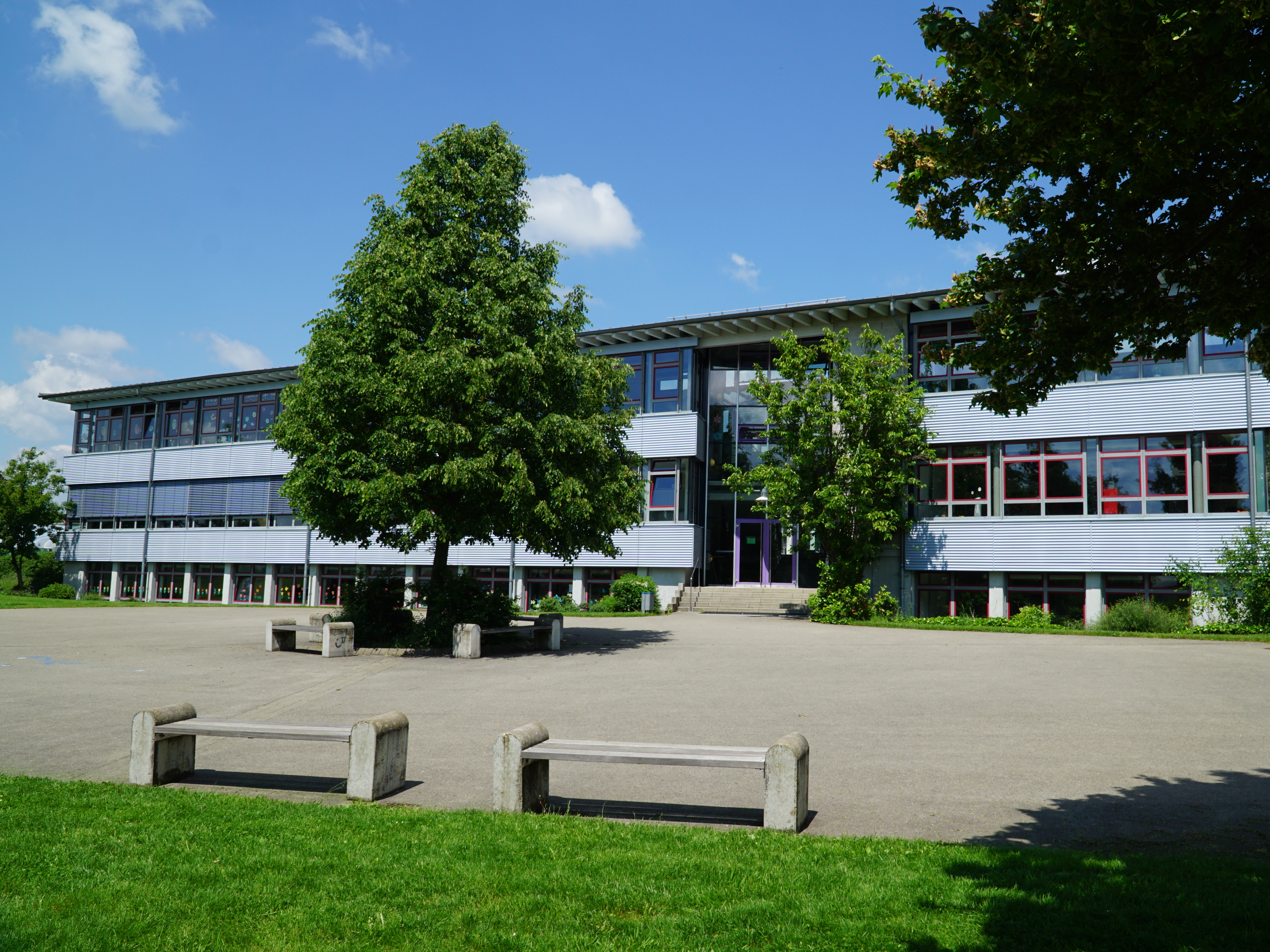  Donau-Bussen-Schule Pausenhof 
